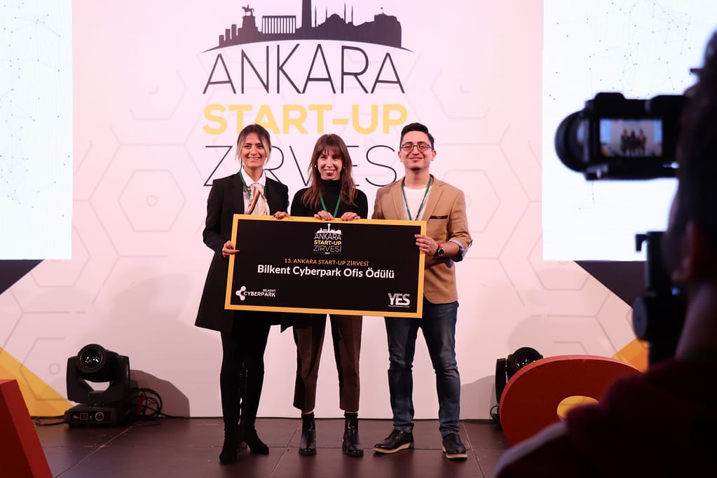 Türkiye’nin ilk startup zirvesi olan ve bu yıl 13. kez düzenlenen Ankara Startup Zirvesi'nin kazananı Dijital Çağ Atölyesi! 🚀